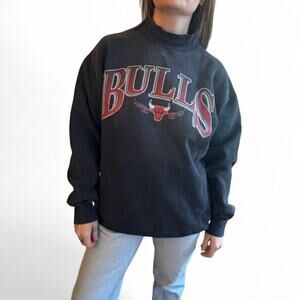 Vintage Chicago bulls black crew neck sweatshirt distressed